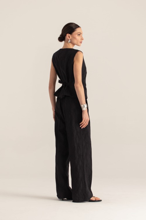 Spodnie Allie czarne – widok z tyłu – elegancki fason – ANA atelier