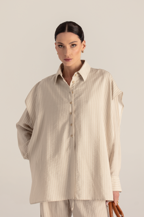 Koszula Lea paski beżowo-białe – widok z przodu – elegancki fason – ANA atelier