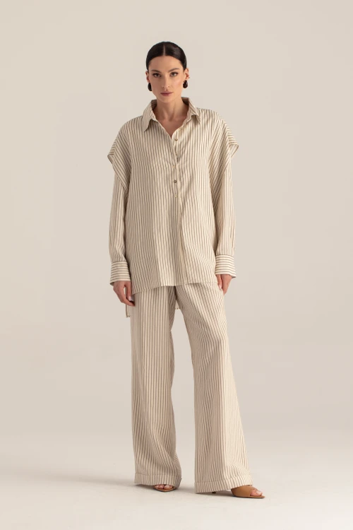 Koszula Lea paski ecru-czarne – widok z przodu – elegancki fason – ANA atelier